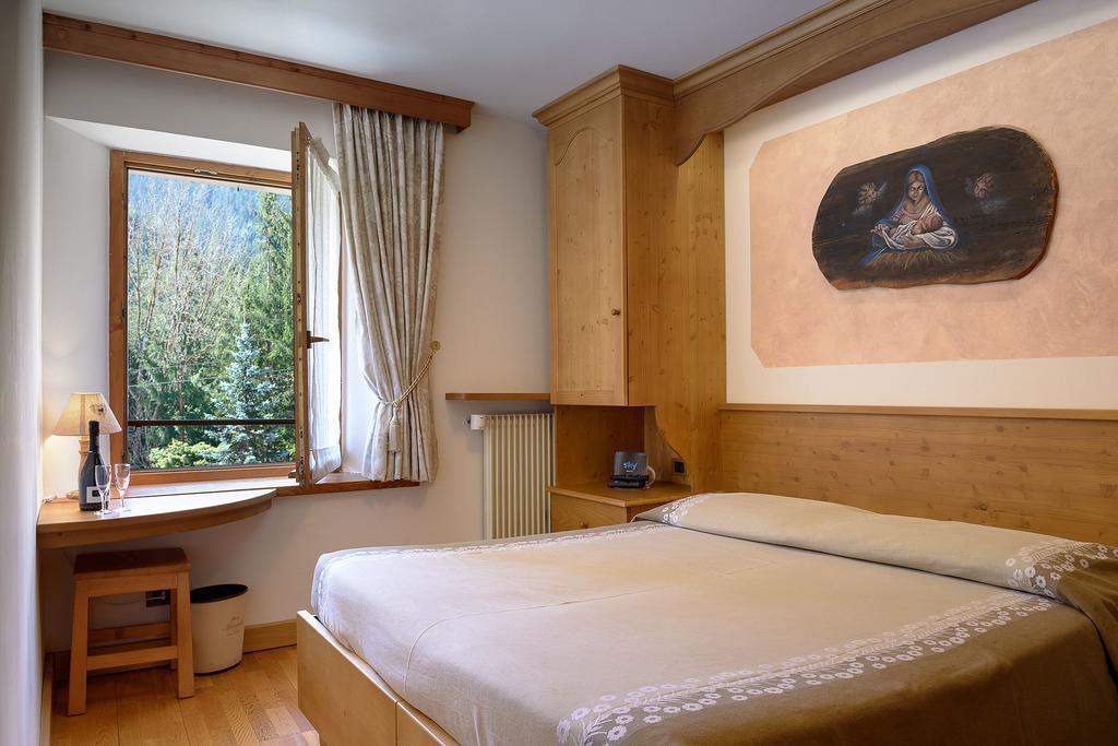 ארונצו די קדורה Albergo Miravalle מראה חיצוני תמונה